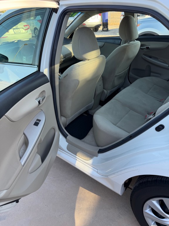 2013 Toyota Corolla Image 8