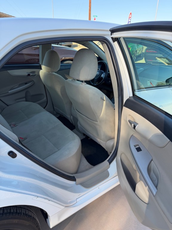 2013 Toyota Corolla Image 9