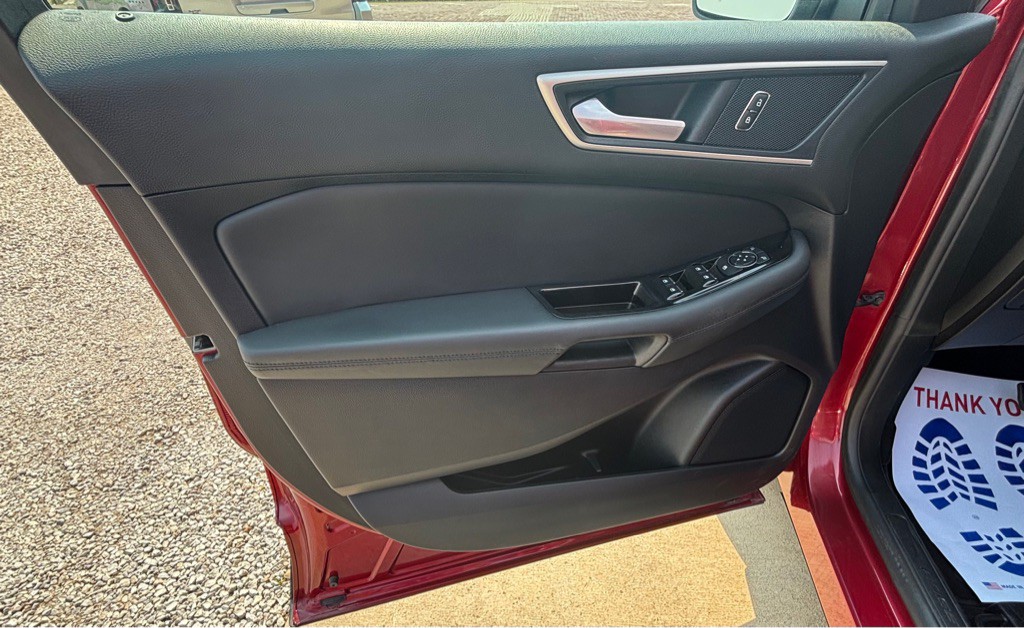 2019 Ford Edge Image 3