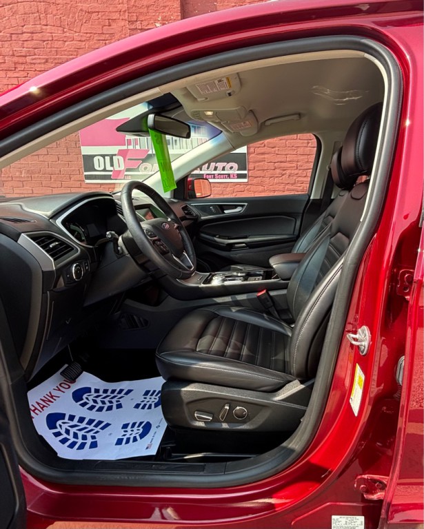 2019 Ford Edge Image 4