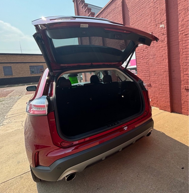 2019 Ford Edge Image 8