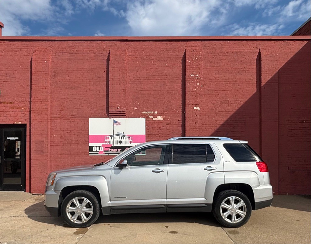 2017 GMC Terrain Image 2