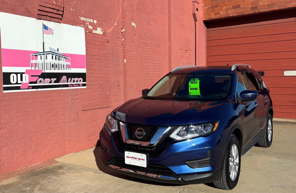 2017 Nissan Rogue Image 1