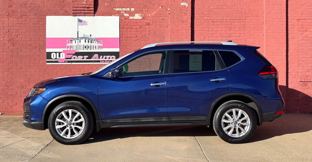 2017 Nissan Rogue Image 2