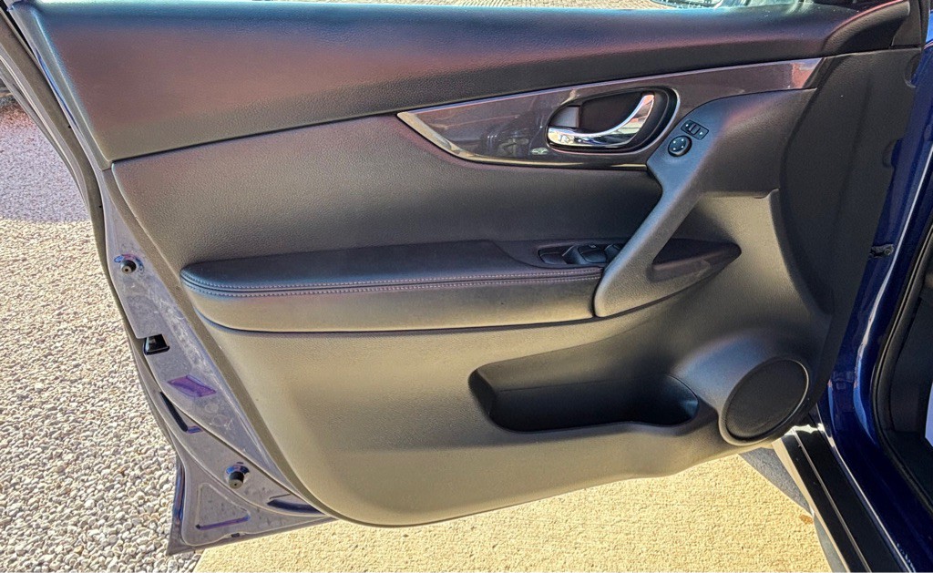 2017 Nissan Rogue Image 3