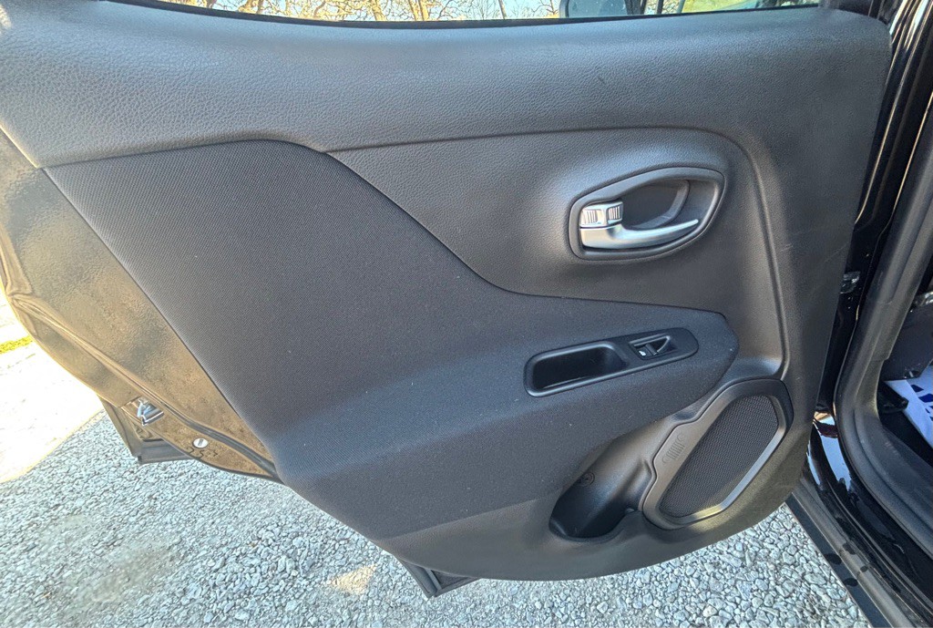 2021 Jeep Renegade Image 6