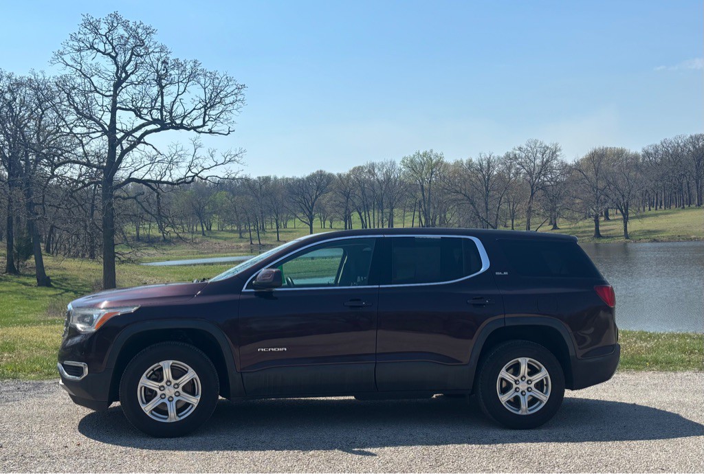 2018 GMC Acadia Image 2