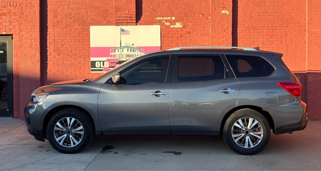 2019 Nissan Pathfinder Image 2