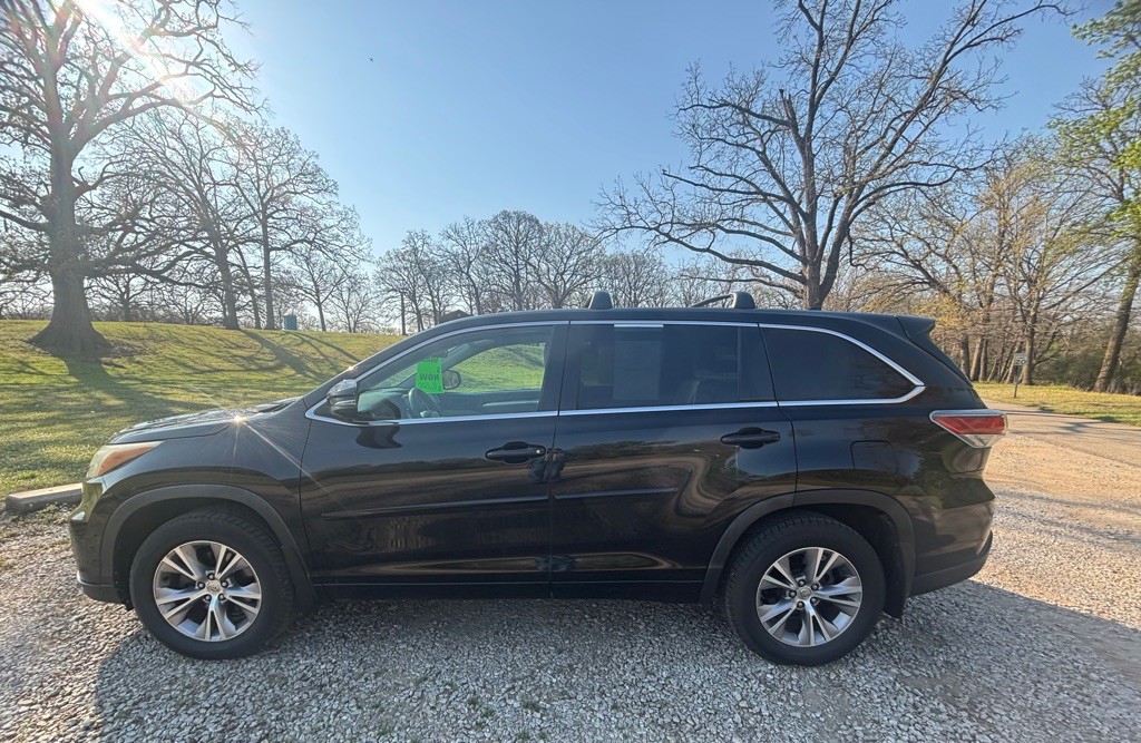 2015 Toyota Highlander Image 2