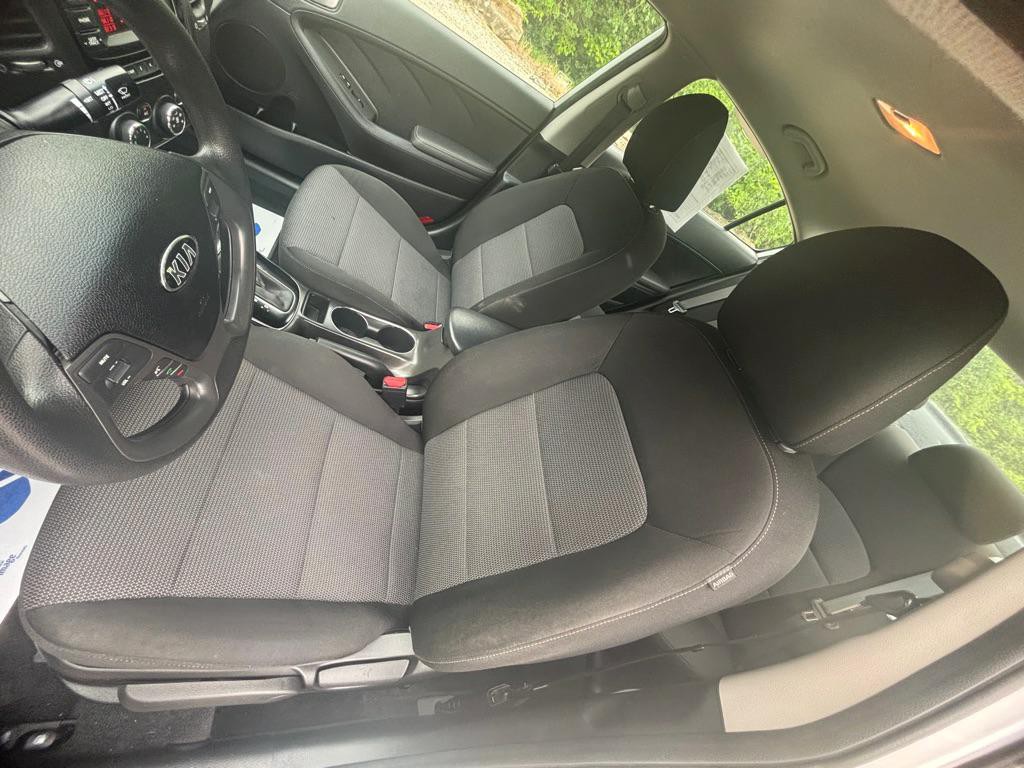 2017 Kia Forte Image 2