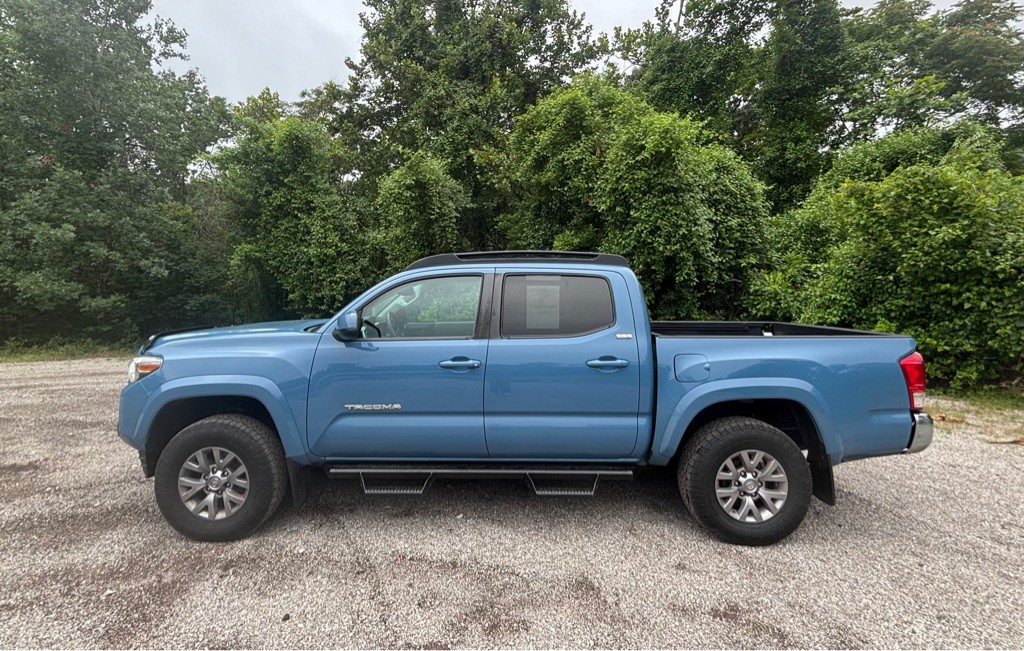2019 Toyota Tacoma Image 2