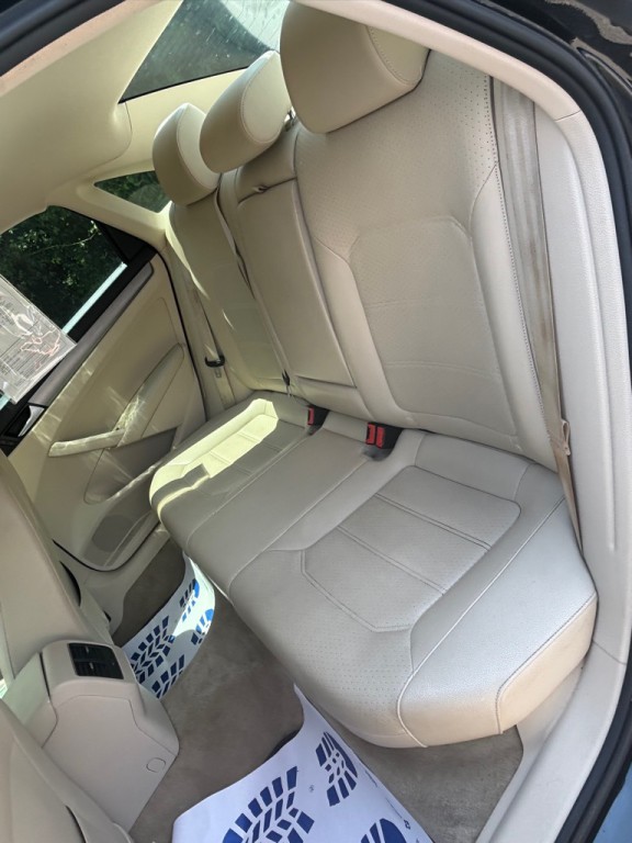 2015 Volkswagen Passat Image 4