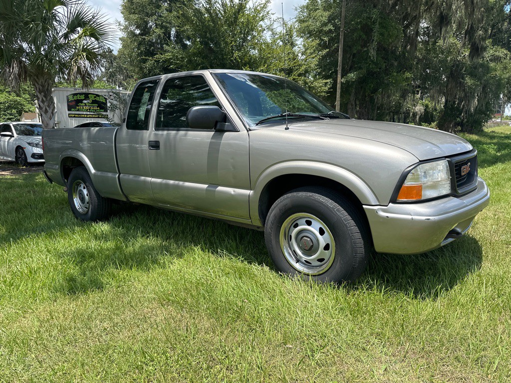 2002 GMC Sonoma Image 2