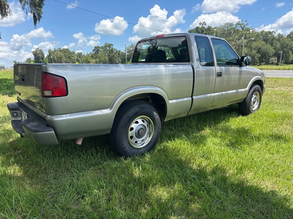 2002 GMC Sonoma Image 3