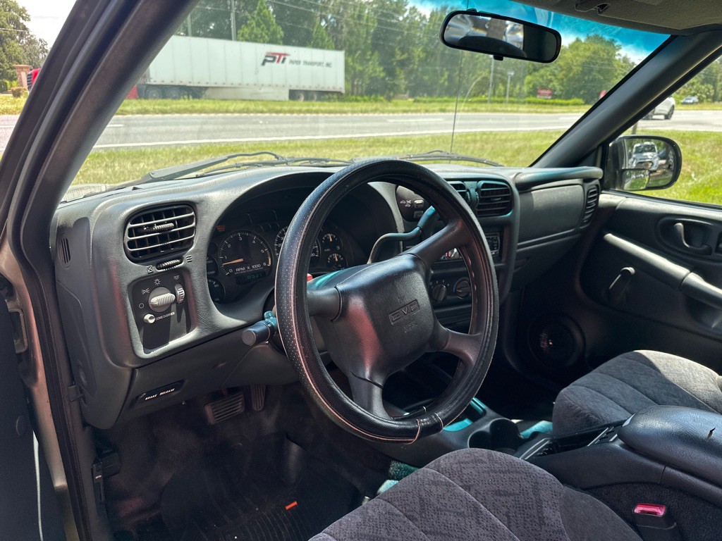2002 GMC Sonoma Image 9