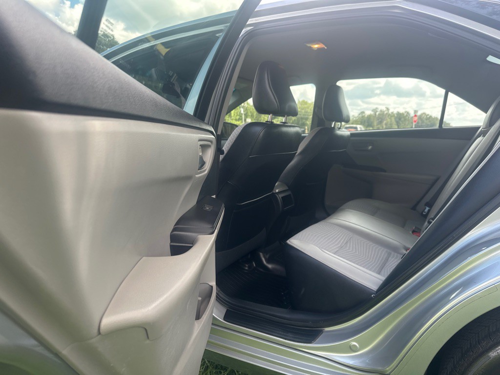2015 Toyota Camry Image 8