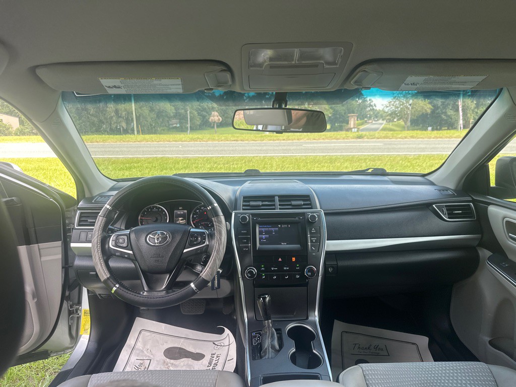 2015 Toyota Camry Image 9