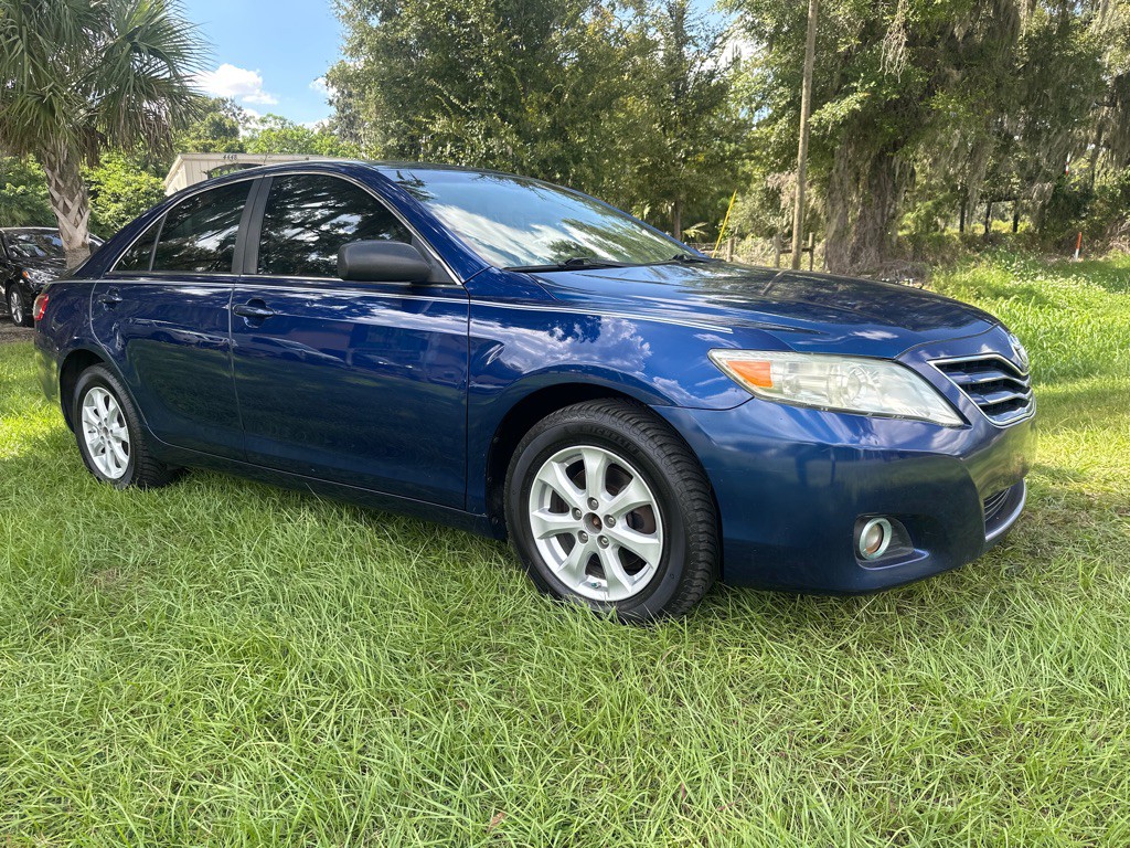 2011 Toyota Camry Image 2