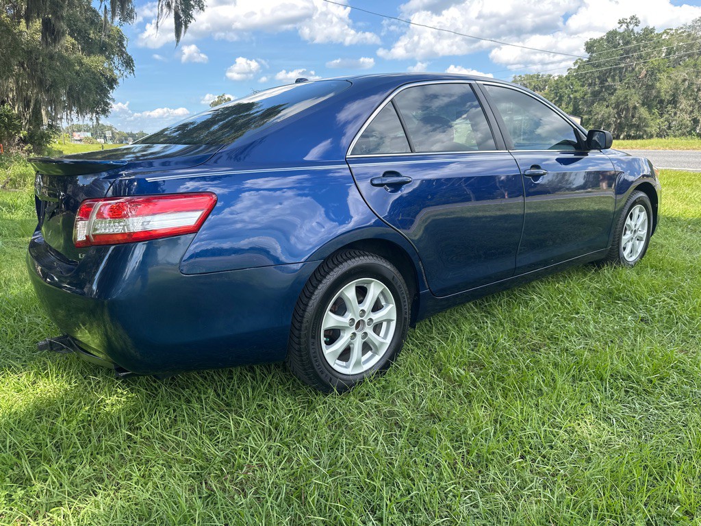 2011 Toyota Camry Image 3