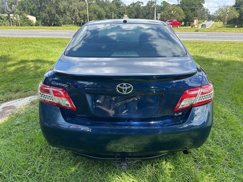 2011 Toyota Camry Image 4