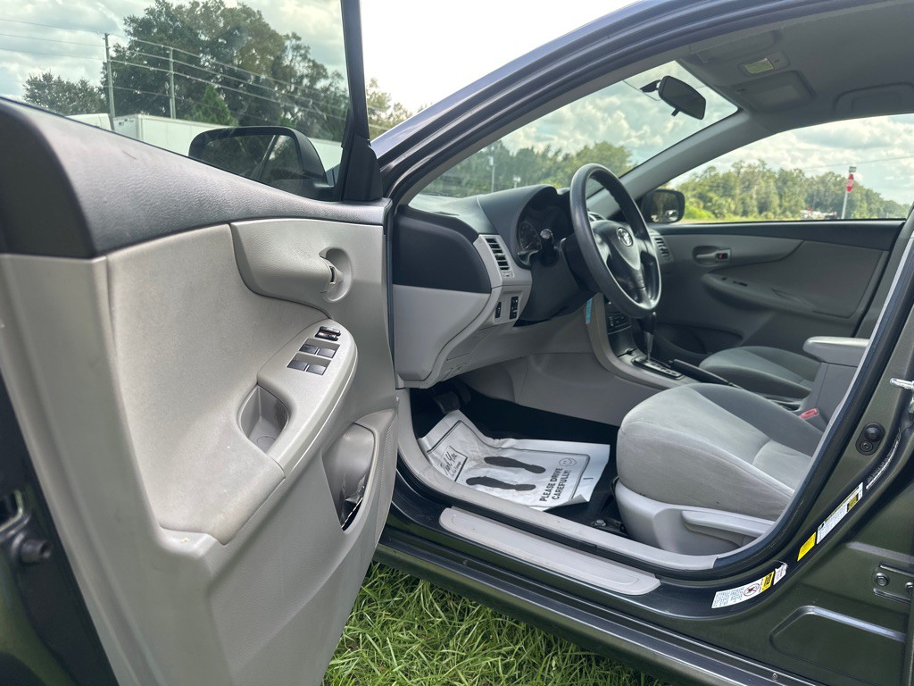 2013 Toyota Corolla Image 7