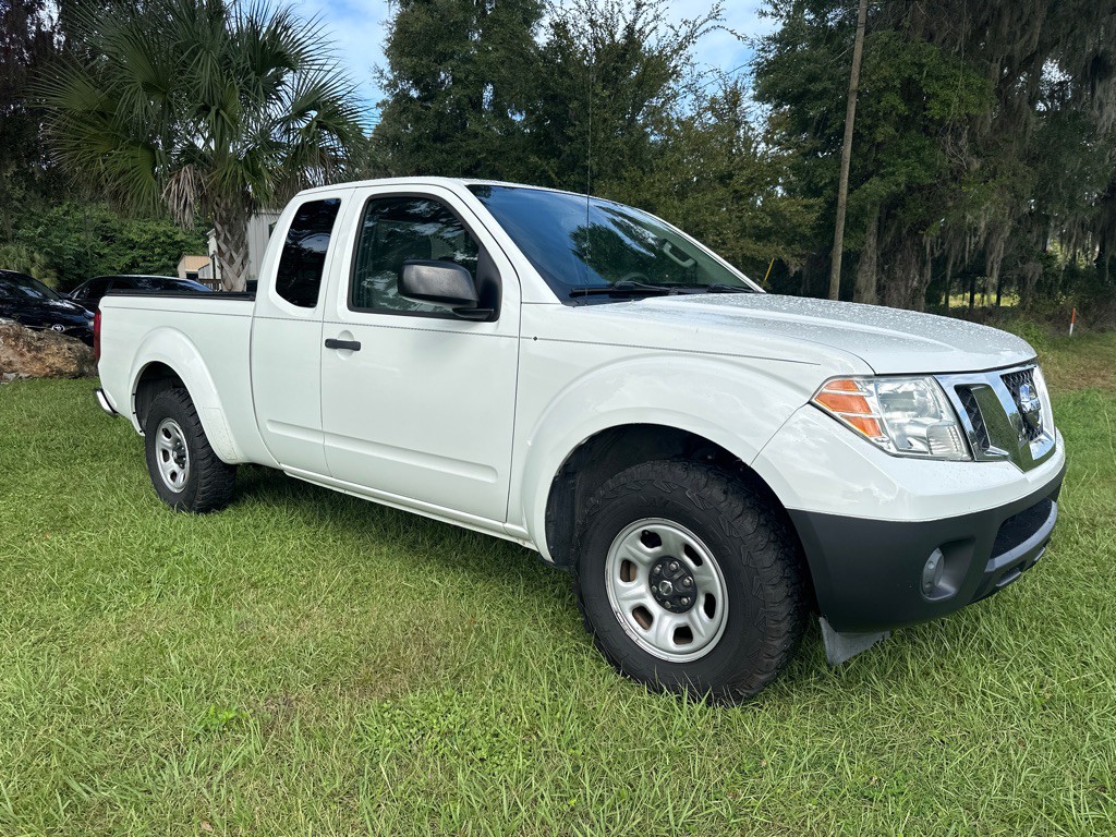 2014 Nissan Frontier Image 2