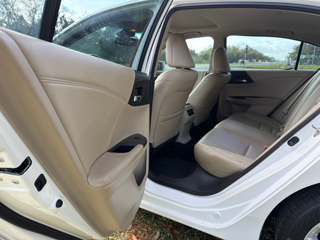 2015 Honda Accord Image 8