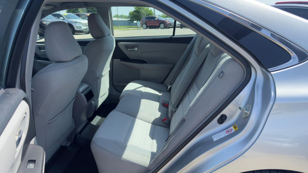2015 Toyota Camry Image 15