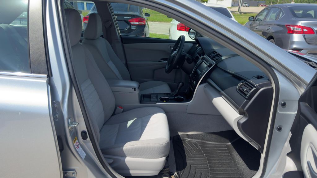 2015 Toyota Camry Image 17