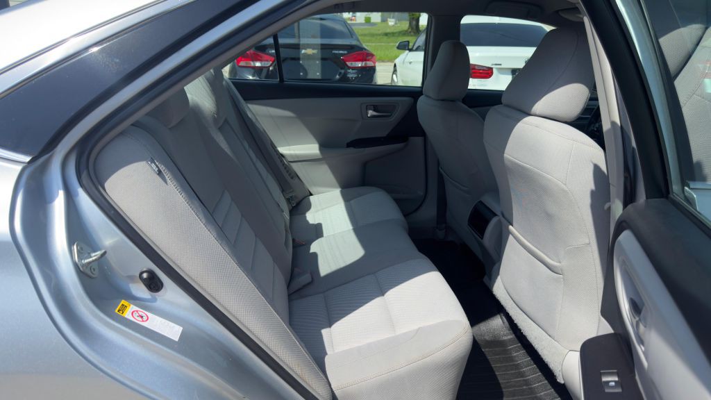 2015 Toyota Camry Image 19