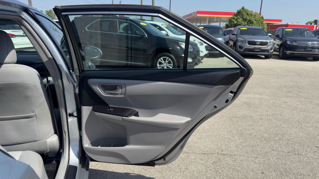 2015 Toyota Camry Image 20