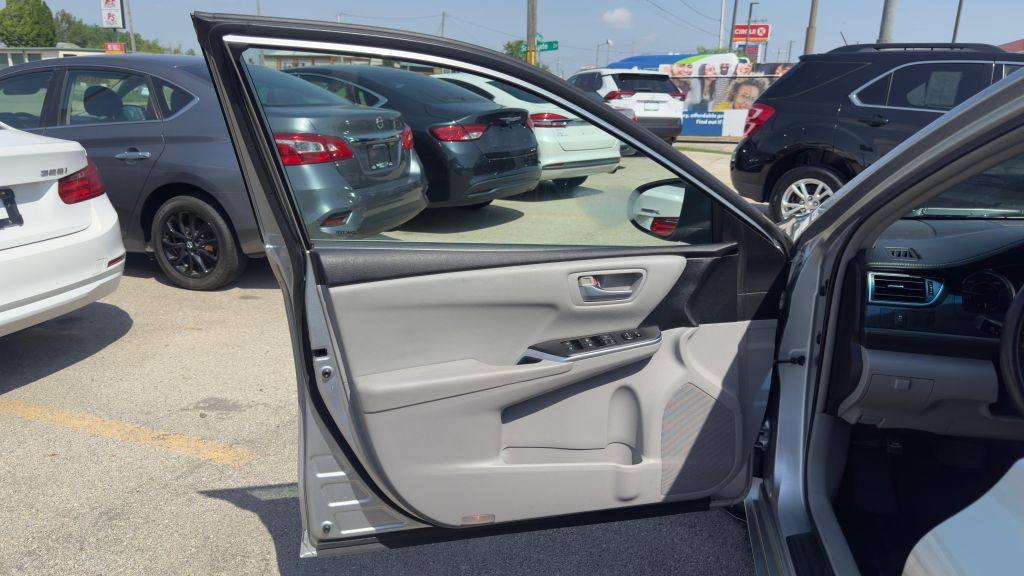 2015 Toyota Camry Image 25
