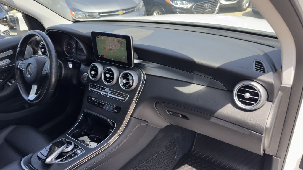 2016 Mercedes-Benz GLC-Class Image 27