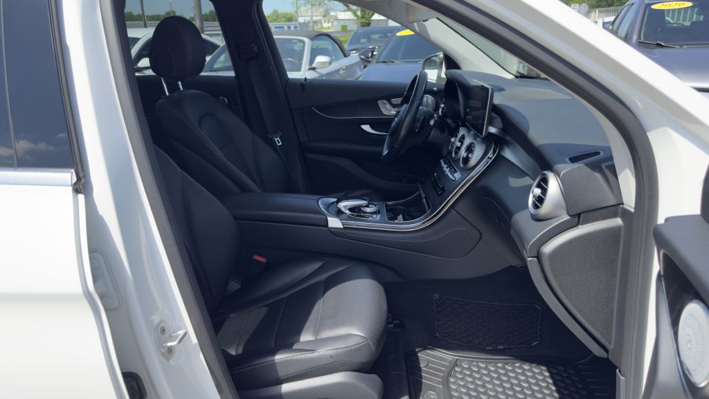 2016 Mercedes-Benz GLC-Class Image 28