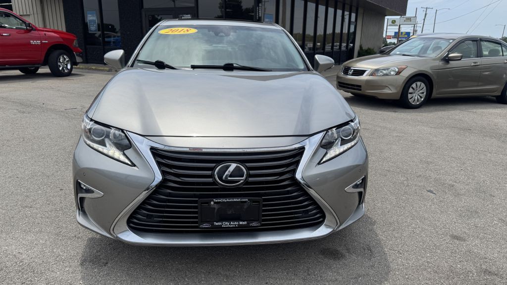 2018 Lexus ES Image 2