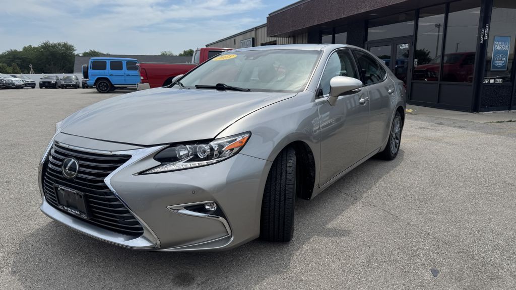 2018 Lexus ES Image 3