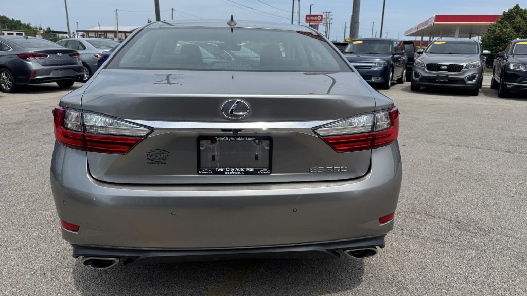 2018 Lexus ES Image 6
