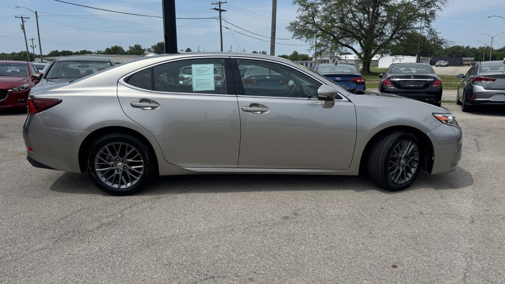 2018 Lexus ES Image 8
