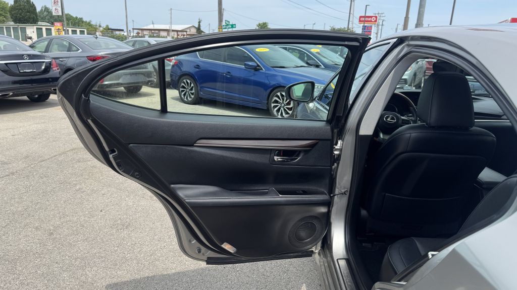 2018 Lexus ES Image 13