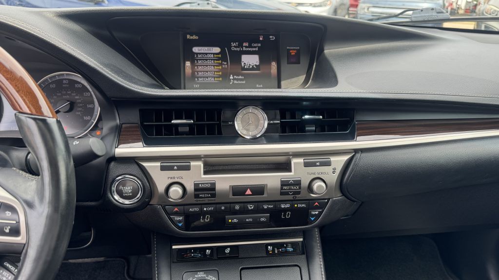 2018 Lexus ES Image 15