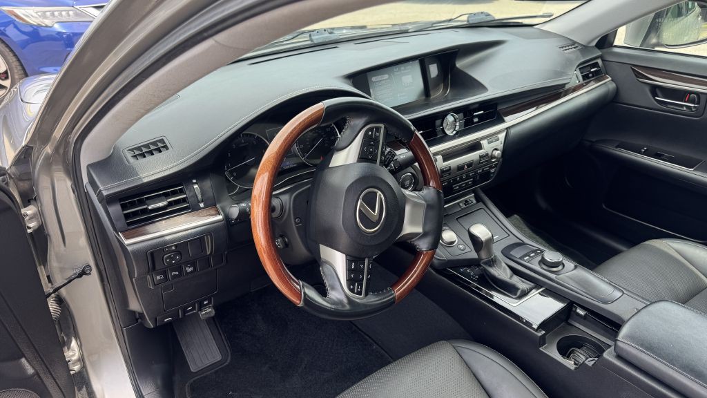 2018 Lexus ES Image 18