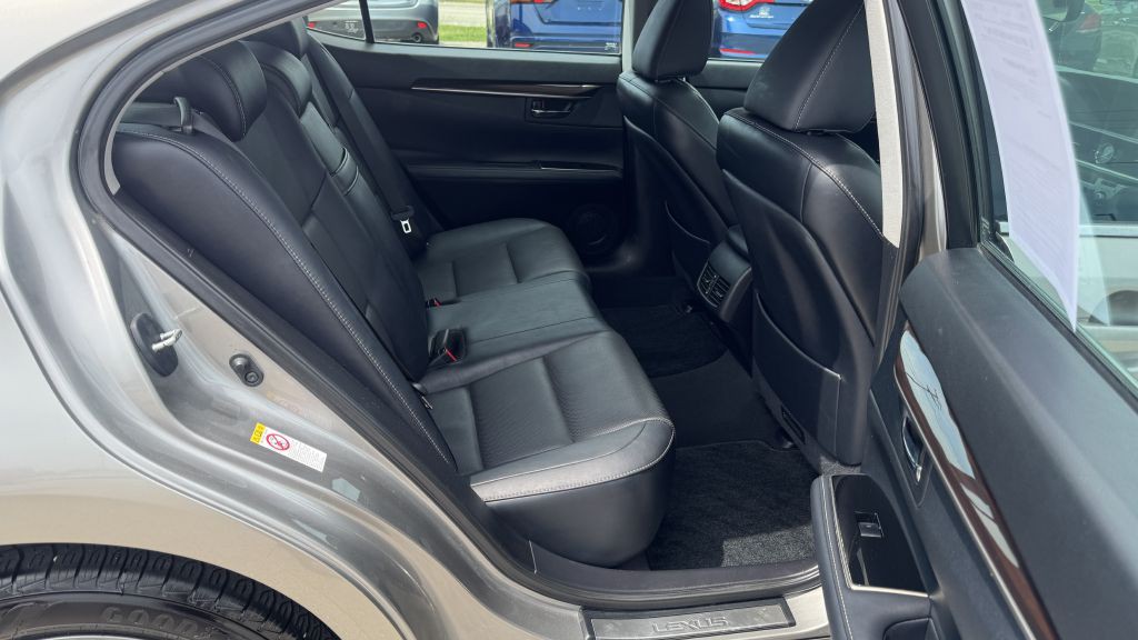 2018 Lexus ES Image 21