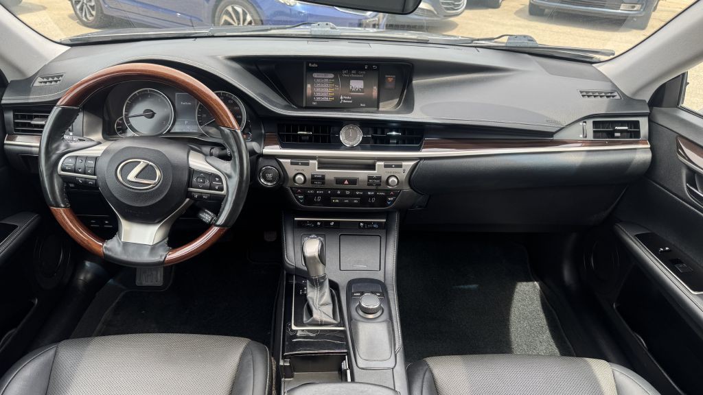 2018 Lexus ES Image 22