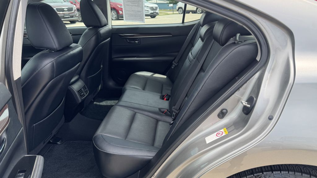 2018 Lexus ES Image 27