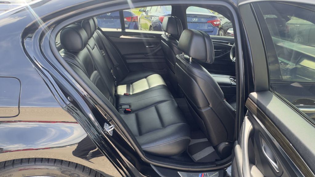 2016 BMW 5 Series Image 24