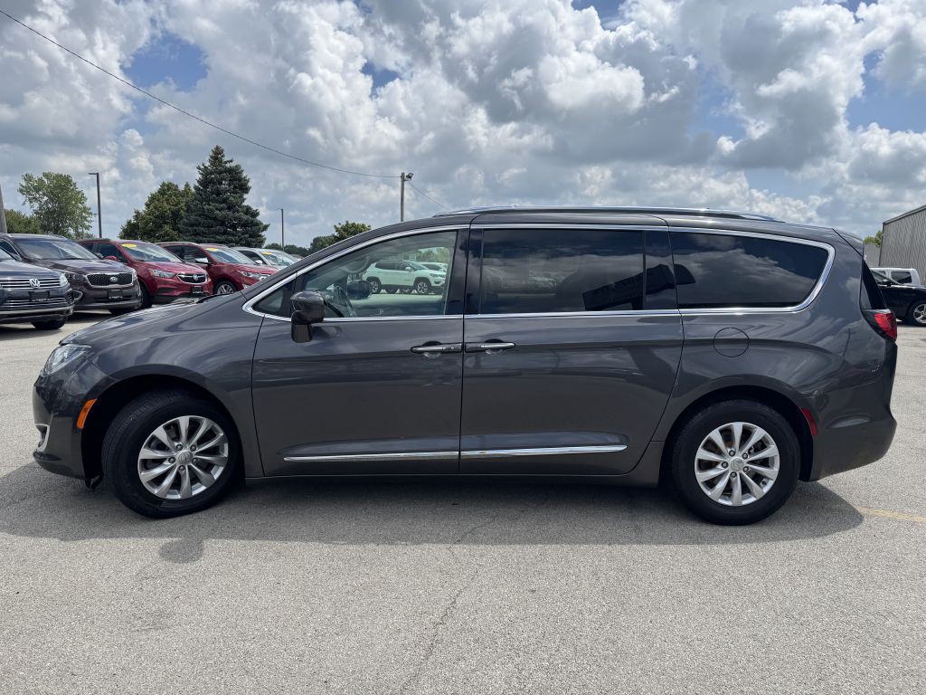 2018 Chrysler Pacifica Image 4