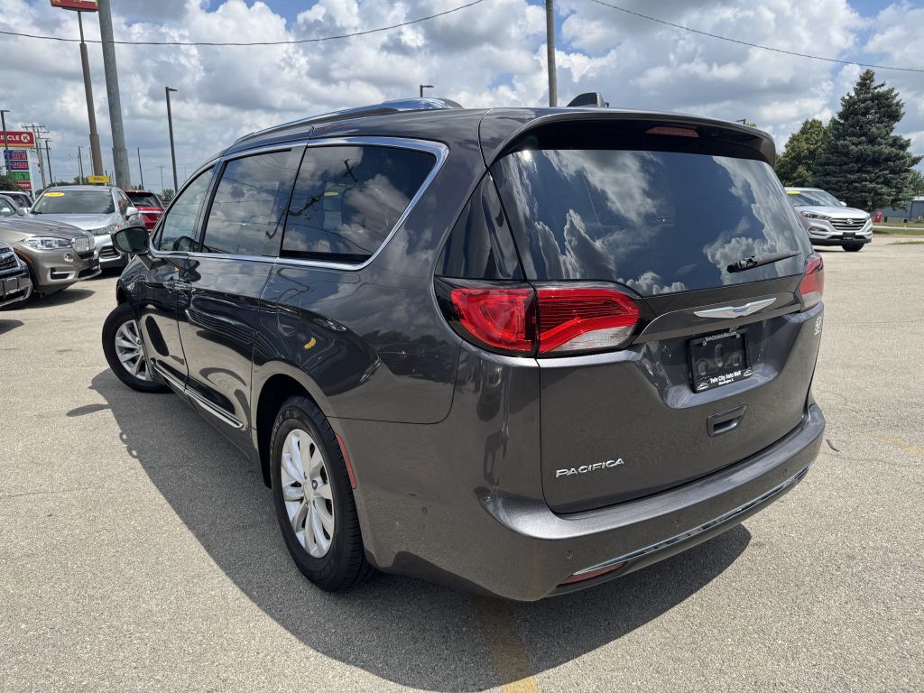 2018 Chrysler Pacifica Image 5