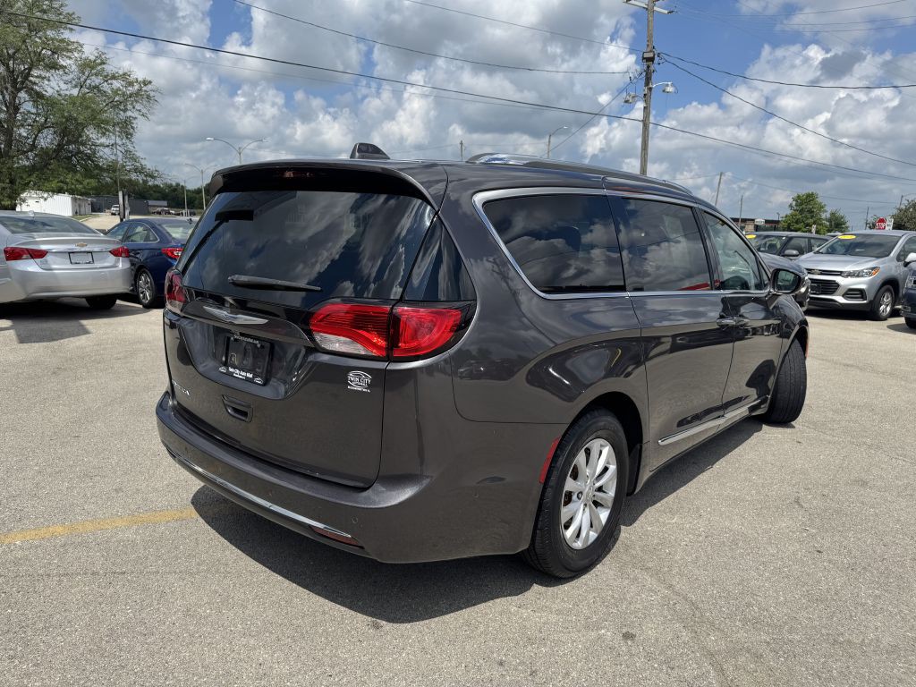 2018 Chrysler Pacifica Image 7
