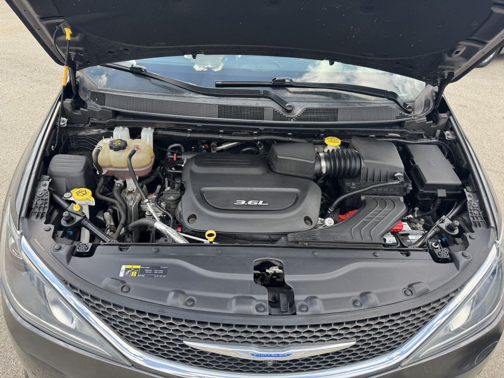 2018 Chrysler Pacifica Image 9
