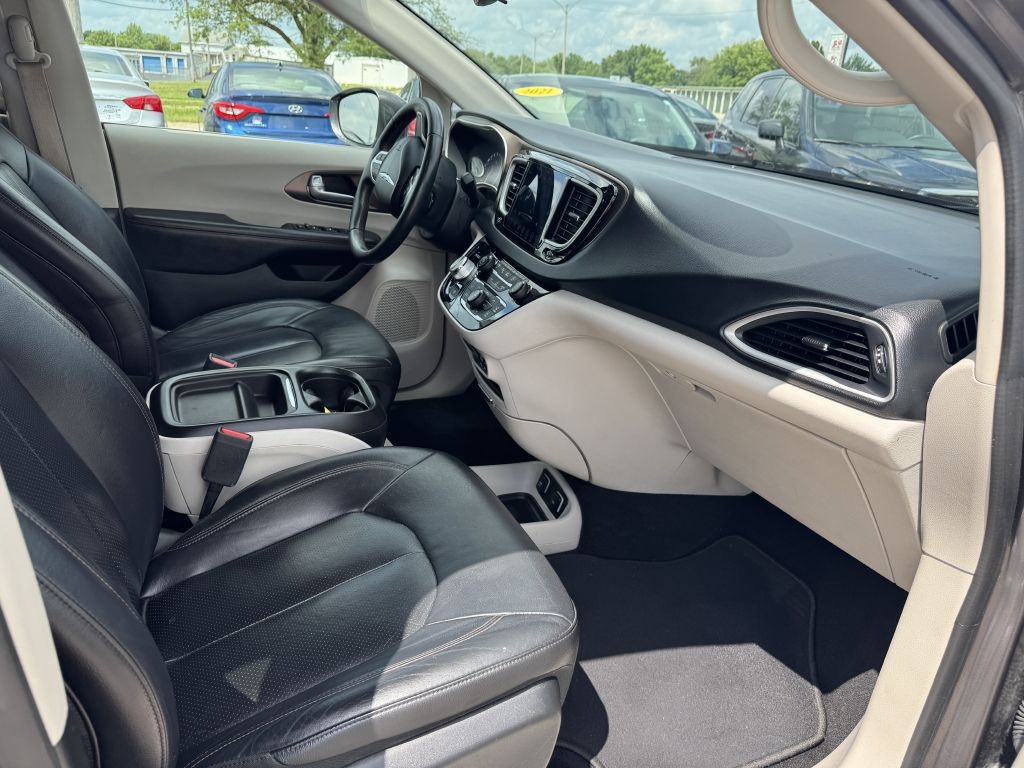2018 Chrysler Pacifica Image 12